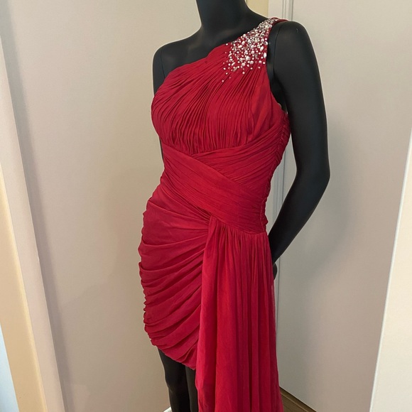 Elegant One-shoulder dress with side tail - Picture 5 of 8